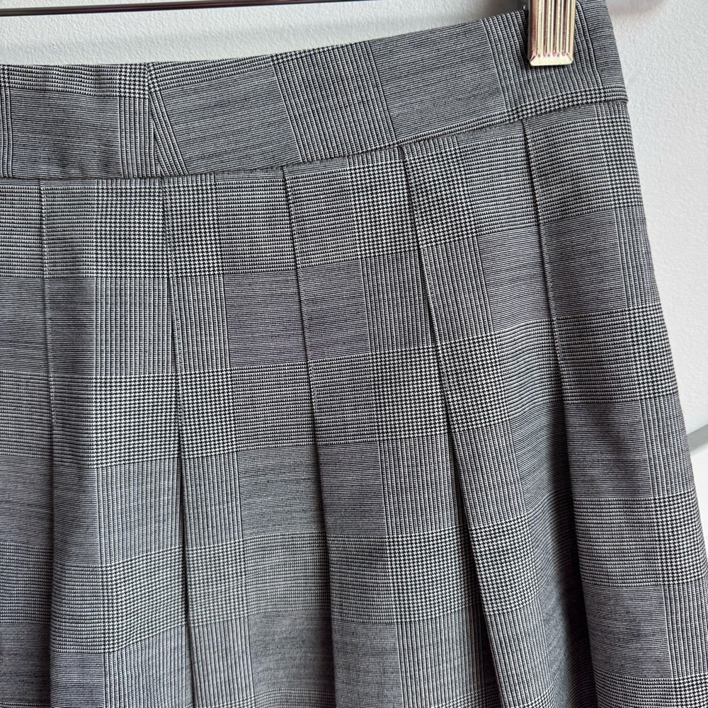 Aritzia Sunday Best Plaid Mini Skirt in Beige size 4 Checkered Mini in Beige - Picture 5 of 9